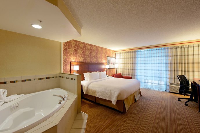 Imagen de la habitación del Hotel Courtyard By Marriott Canton. Foto 10