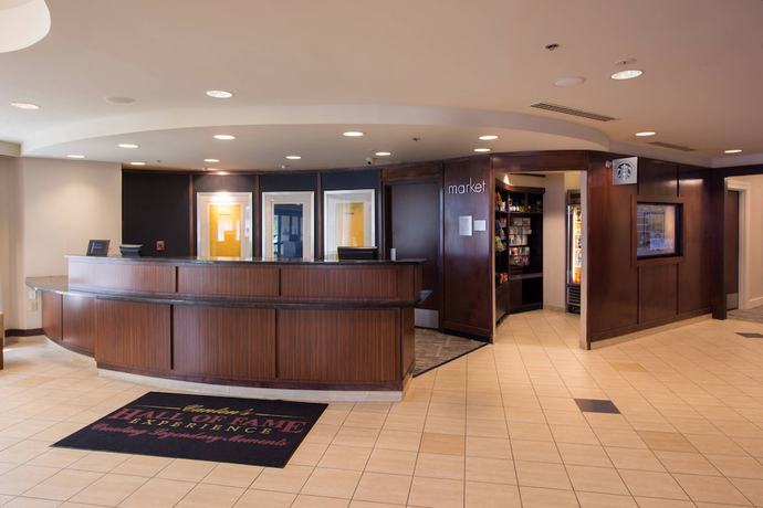Imagen de los interiores del Hotel Courtyard By Marriott Canton. Foto 18