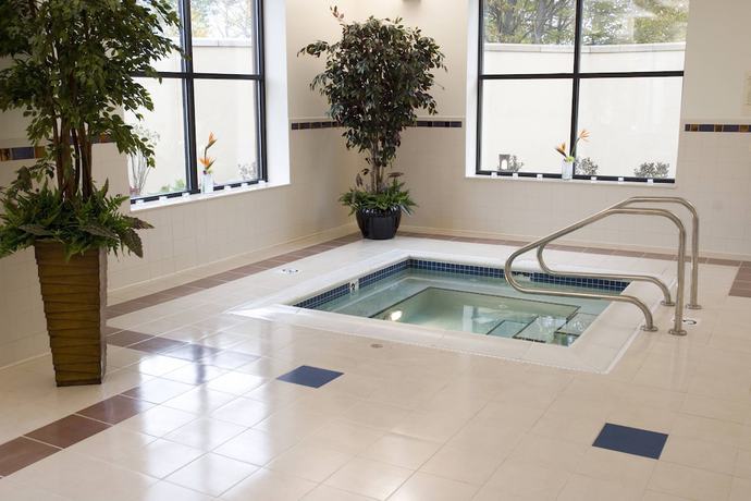 Imagen de la piscina del Hotel Courtyard By Marriott Canton. Foto 20