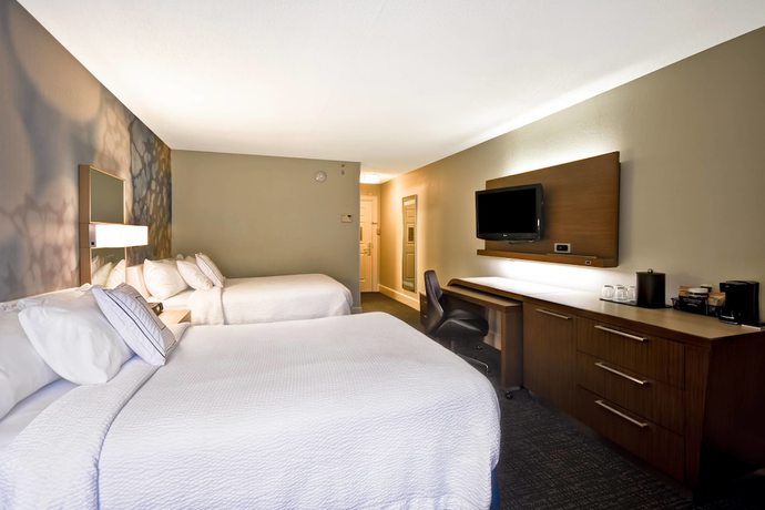 Imagen de la habitación del Hotel Courtyard By Marriott Cape Cod Hyannis. Foto 8