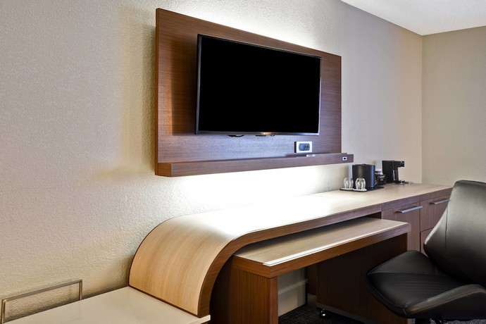 Imagen de la habitación del Hotel Courtyard By Marriott Cape Cod Hyannis. Foto 9