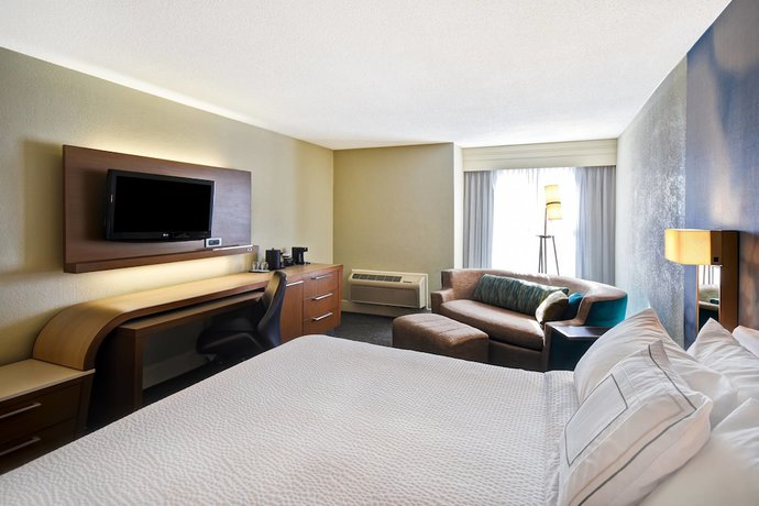 Imagen de la habitación del Hotel Courtyard By Marriott Cape Cod Hyannis. Foto 10