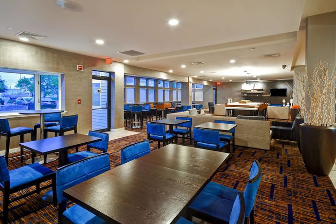 Imagen de los interiores del Hotel Courtyard By Marriott Cape Cod Hyannis. Foto 17