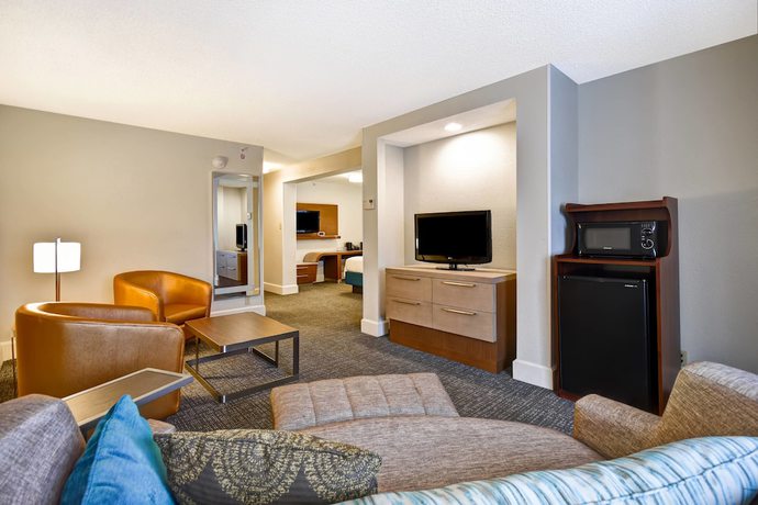 Imagen de la habitación del Hotel Courtyard By Marriott Cape Cod Hyannis. Foto 12