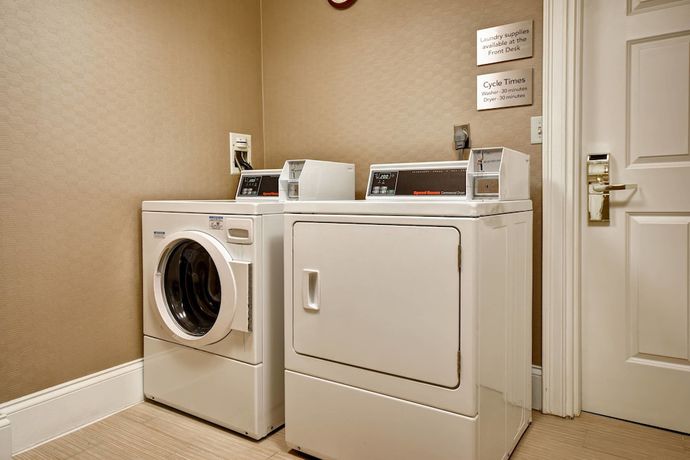 Imagen general del Hotel Courtyard By Marriott Cape Cod Hyannis. Foto 3