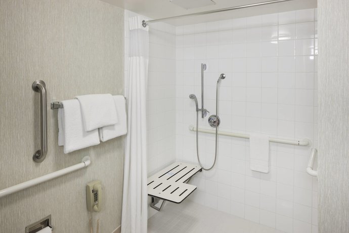 Imagen de la habitación del Hotel Courtyard By Marriott Carolina Beach. Foto 4