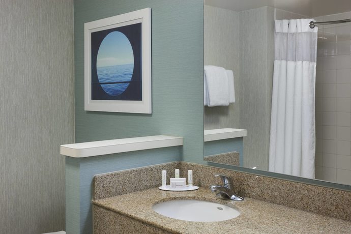 Imagen de la habitación del Hotel Courtyard By Marriott Carolina Beach. Foto 5