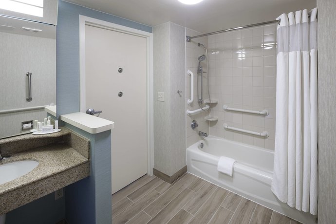 Imagen de la habitación del Hotel Courtyard By Marriott Carolina Beach. Foto 7
