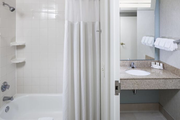 Imagen de la habitación del Hotel Courtyard By Marriott Carolina Beach. Foto 12