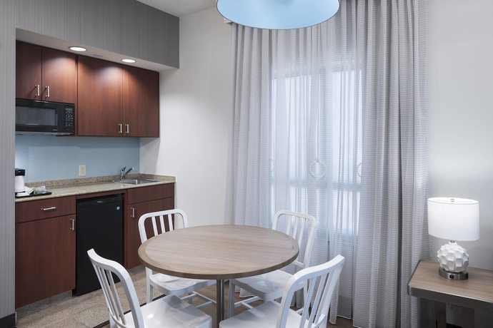 Imagen de la habitación del Hotel Courtyard By Marriott Carolina Beach. Foto 14