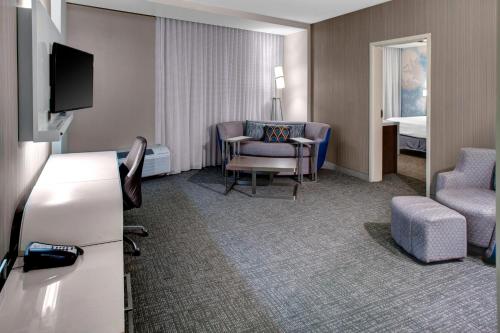 Imagen de la habitación del Hotel Courtyard By Marriott Carrollton. Foto 14