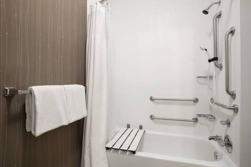 Imagen de la habitación del Hotel Courtyard By Marriott Champaign. Foto 4