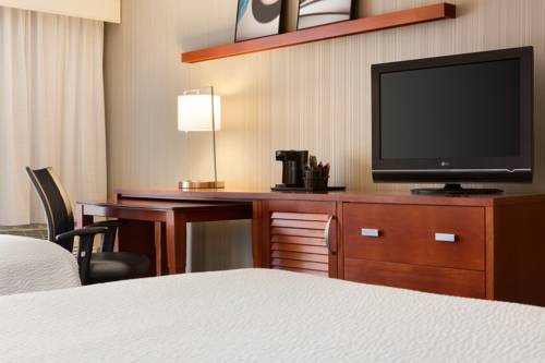 Imagen de la habitación del Hotel Courtyard By Marriott Champaign. Foto 6