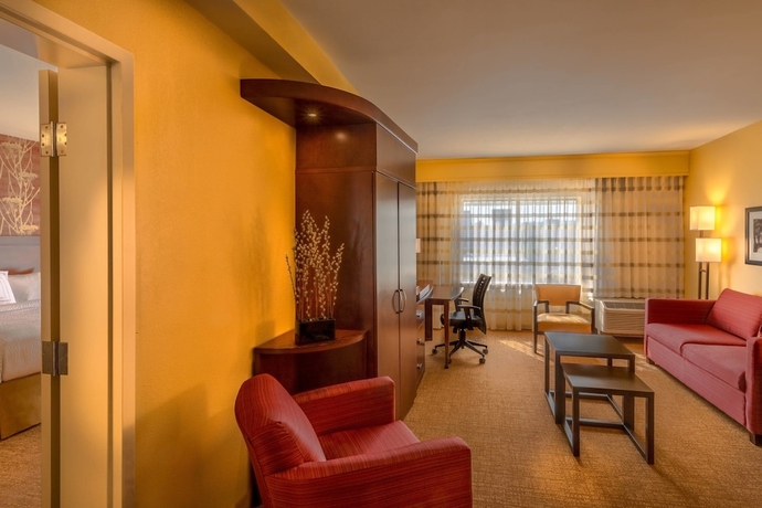 Imagen de la habitación del Hotel Courtyard By Marriott Charleston Downtown/civic Ce. Foto 14