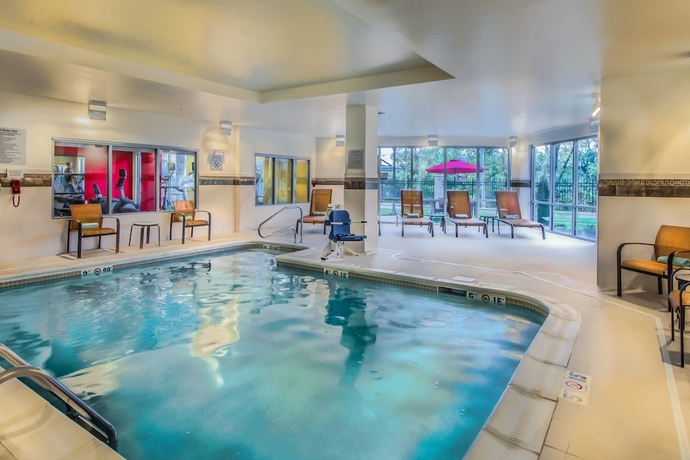 Imagen de la piscina del Hotel Courtyard By Marriott Charleston Downtown/civic Ce. Foto 19
