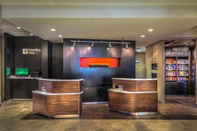 Imagen de los interiores del Hotel Courtyard By Marriott Charleston Downtown/civic Ce. Foto 17
