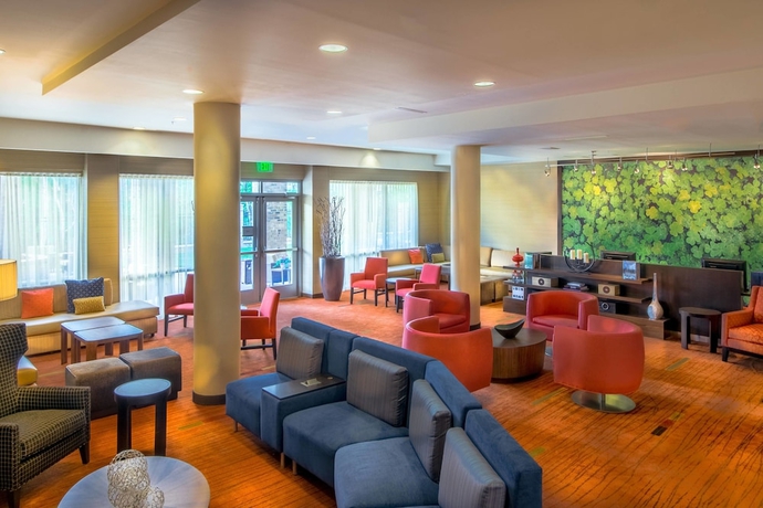 Imagen de los interiores del Hotel Courtyard By Marriott Charleston Downtown/civic Ce. Foto 18