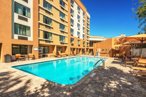 Imagen de la piscina del Hotel Courtyard By Marriott Charlotte Airport/billy Graham Parkway. Foto 10