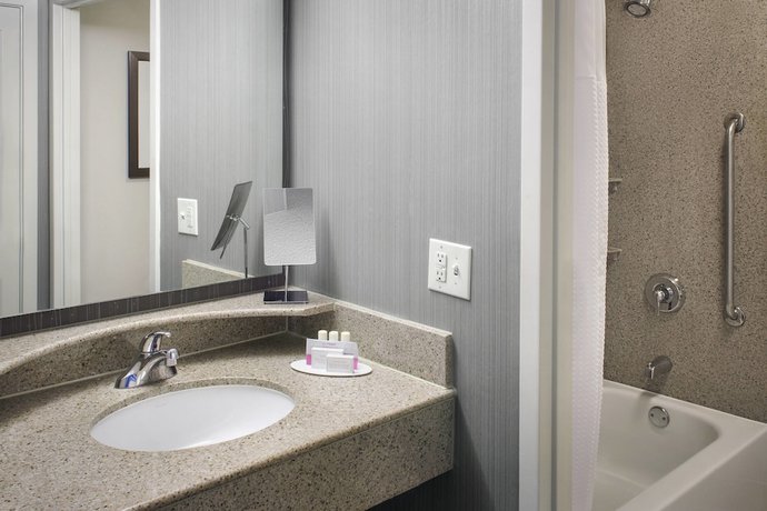 Imagen de la habitación del Hotel Courtyard By Marriott Charlotte City Center. Foto 5