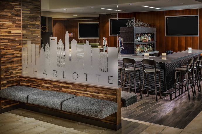 Imagen del bar/restaurante del Hotel Courtyard By Marriott Charlotte City Center. Foto 3