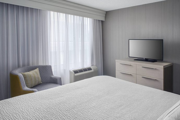 Imagen de la habitación del Hotel Courtyard By Marriott Charlotte City Center. Foto 13