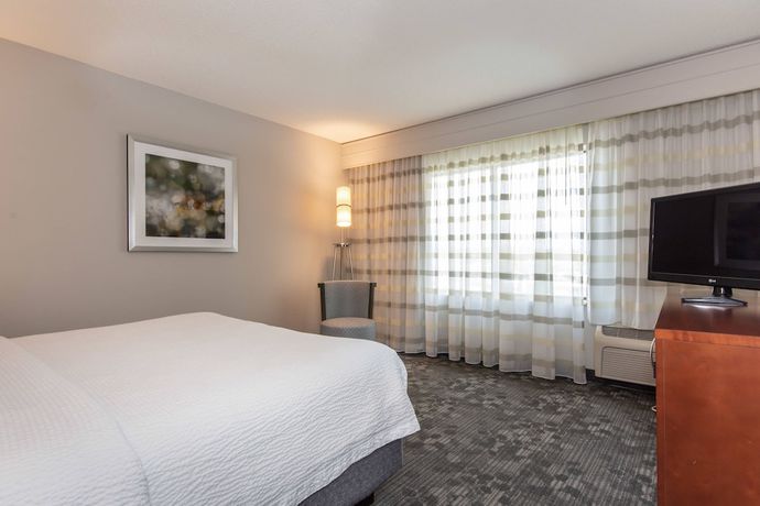 Imagen de la habitación del Hotel Courtyard By Marriott Charlotte Lake Norman. Foto 10