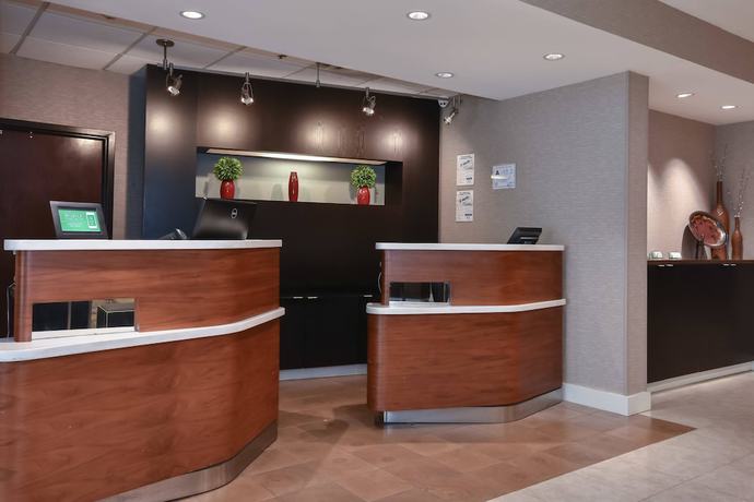 Imagen de los interiores del Hotel Courtyard By Marriott Charlotte Lake Norman. Foto 17