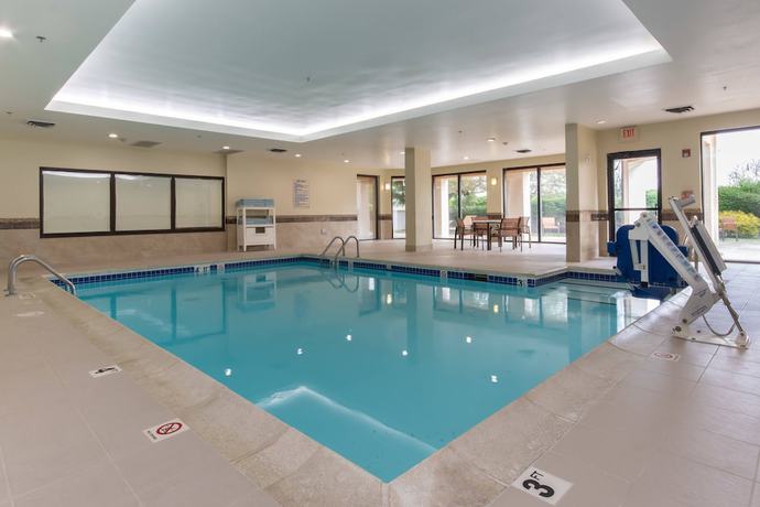 Imagen de la piscina del Hotel Courtyard By Marriott Charlotte Lake Norman. Foto 20