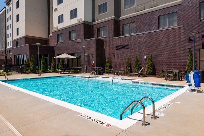 Imagen de la piscina del Hotel Courtyard By Marriott Charlotte Northlake. Foto 20