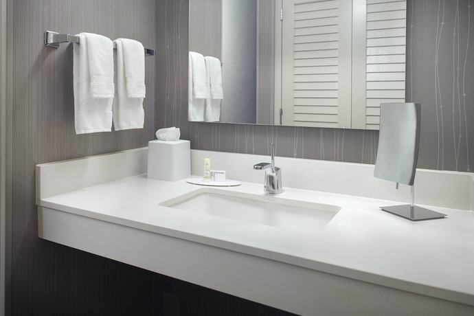 Imagen de la habitación del Hotel Courtyard By Marriott Charlotte Southpark. Foto 12