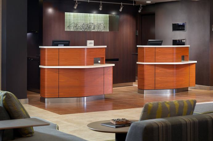 Imagen de los interiores del Hotel Courtyard By Marriott Charlotte Southpark. Foto 15