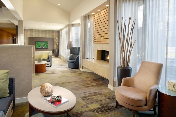 Imagen de los interiores del Hotel Courtyard By Marriott Charlotte Southpark. Foto 16