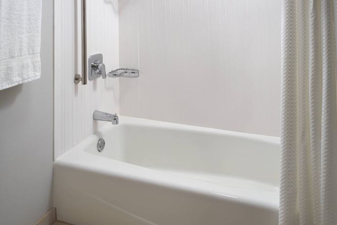 Imagen de la habitación del Hotel Courtyard By Marriott Charlotte Southpark. Foto 13