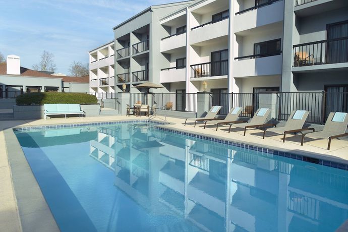 Imagen de la piscina del Hotel Courtyard By Marriott Charlotte Southpark. Foto 20