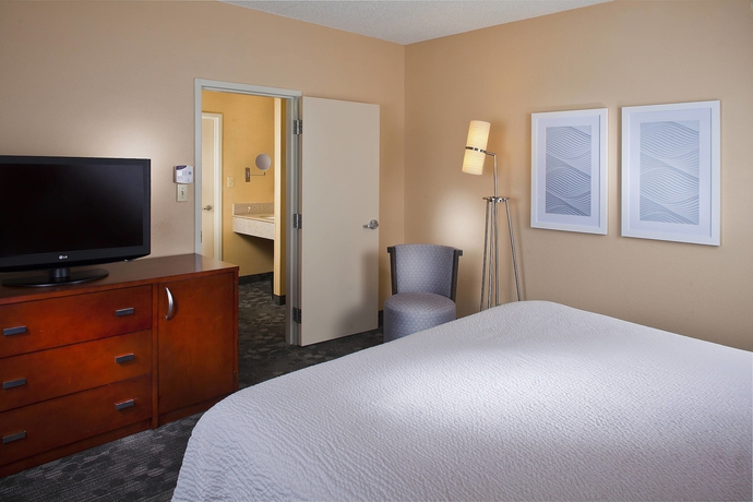 Imagen de la habitación del Hotel Courtyard By Marriott Charlottesville. Foto 14