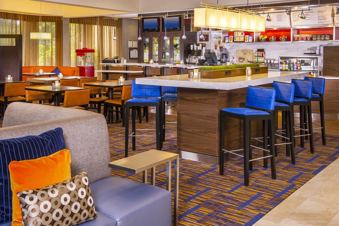 Imagen del bar/restaurante del Hotel Courtyard By Marriott Charlottesville. Foto 2