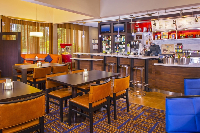 Imagen del bar/restaurante del Hotel Courtyard By Marriott Charlottesville. Foto 3
