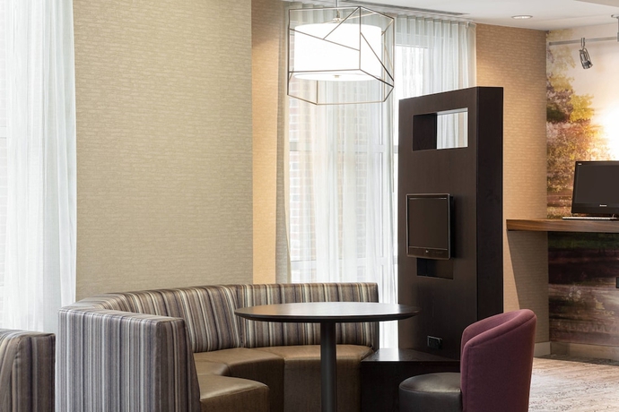 Imagen de los interiores del Hotel Courtyard By Marriott Charlottesville University Medical Ctr. Foto 16