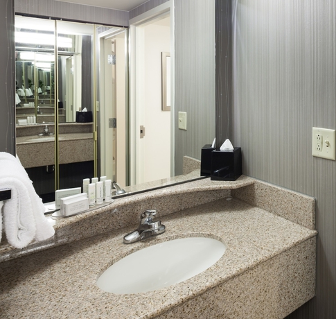 Imagen de la habitación del Hotel Courtyard By Marriott Charlottesville University Medical Ctr. Foto 14