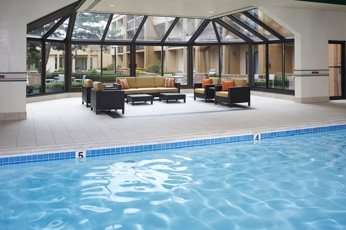 Imagen de la piscina del Hotel Courtyard By Marriott Chicago Arlington Heights / South. Foto 9
