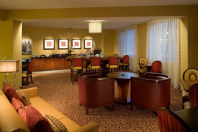 Imagen de los interiores del Hotel Courtyard By Marriott Chicago At Medical District/uic. Foto 7