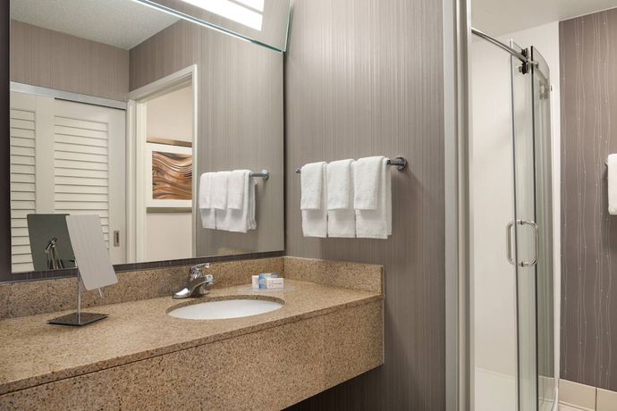 Imagen de la habitación del Hotel Courtyard By Marriott Chicago Bloomingdale. Foto 2