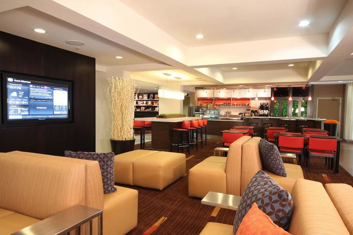 Imagen de los interiores del Hotel Courtyard By Marriott Chicago Bloomingdale. Foto 10