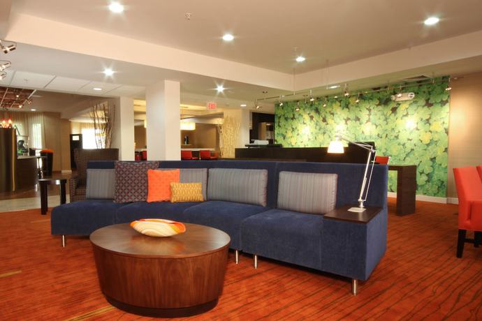 Imagen de los interiores del Hotel Courtyard By Marriott Chicago Bloomingdale. Foto 11