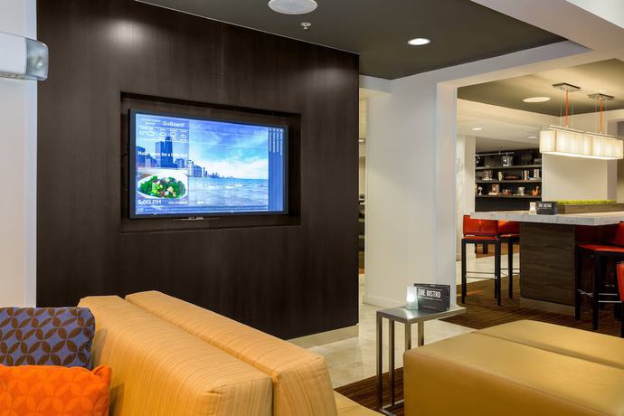 Imagen de los interiores del Hotel Courtyard By Marriott Chicago Bloomingdale. Foto 12