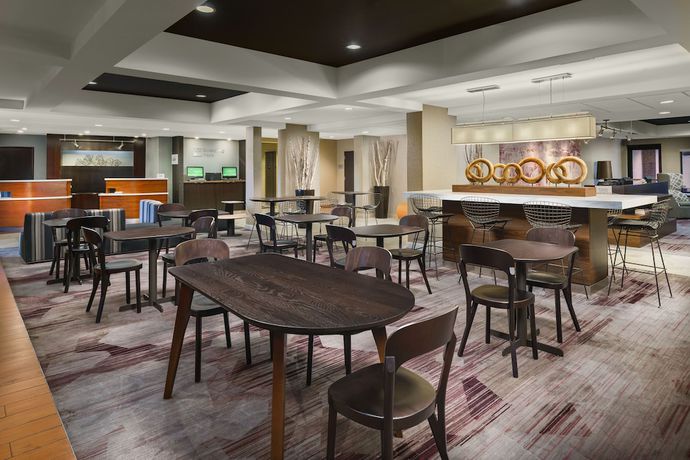 Imagen de los interiores del Hotel Courtyard By Marriott Chicago Bloomingdale. Foto 14