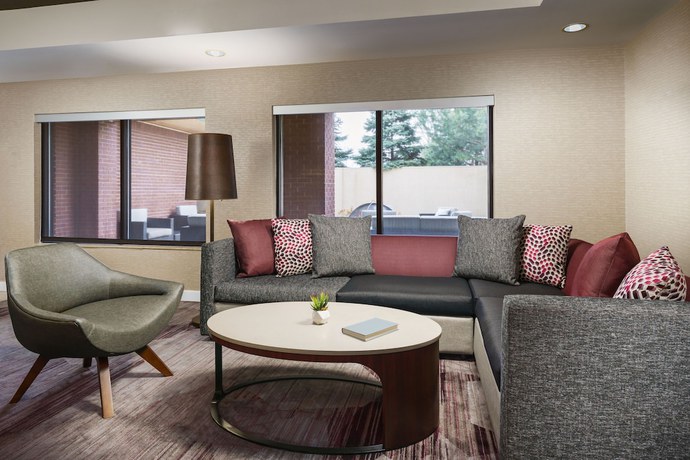 Imagen de los interiores del Hotel Courtyard By Marriott Chicago Bloomingdale. Foto 18