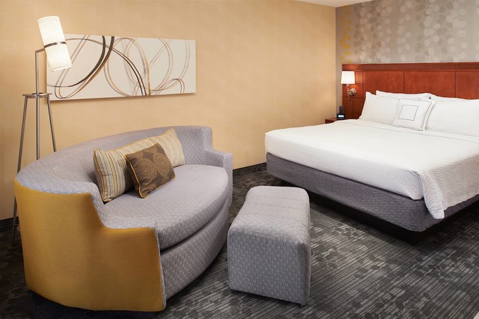 Imagen de la habitación del Hotel Courtyard By Marriott Chicago Deerfield. Foto 2