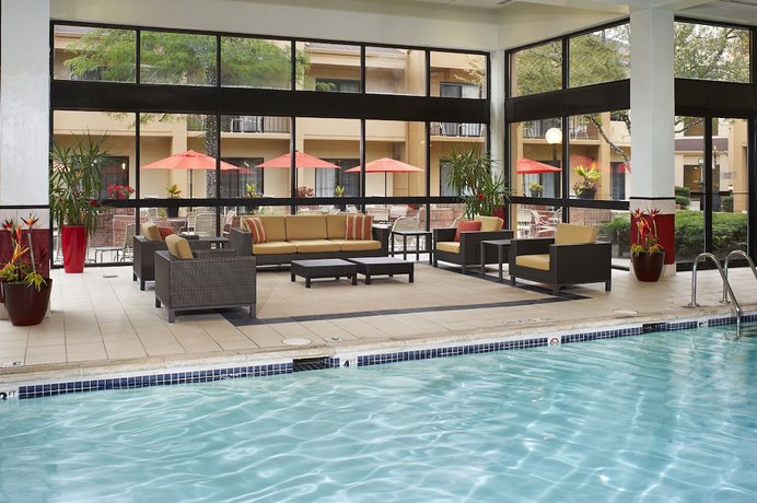 Imagen de la piscina del Hotel Courtyard By Marriott Chicago Deerfield. Foto 14