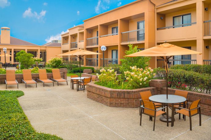 Imagen de los exteriores del Hotel Courtyard By Marriott Chicago Deerfield. Foto 10